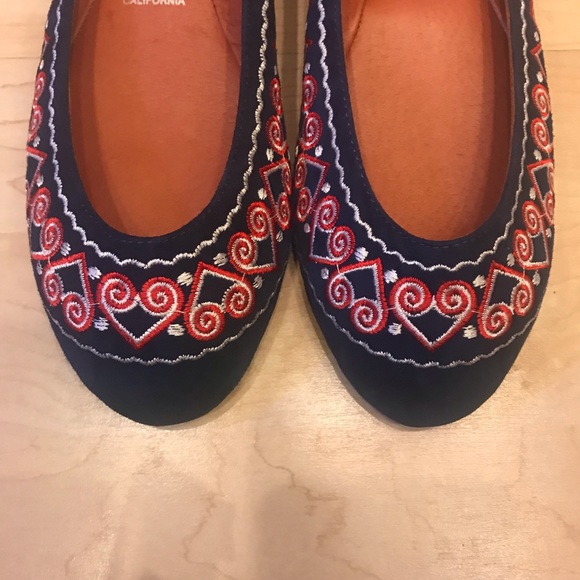 Jeffrey Campbell Embroidered Heart Boho Flats - Picture 3 of 6